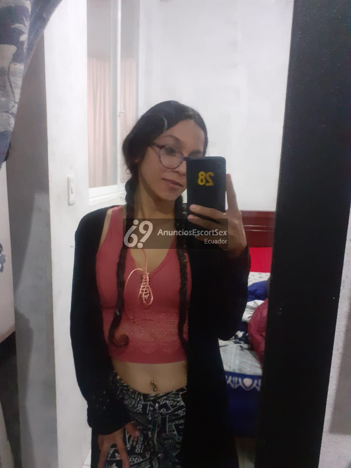 LINDA Y NOVATA