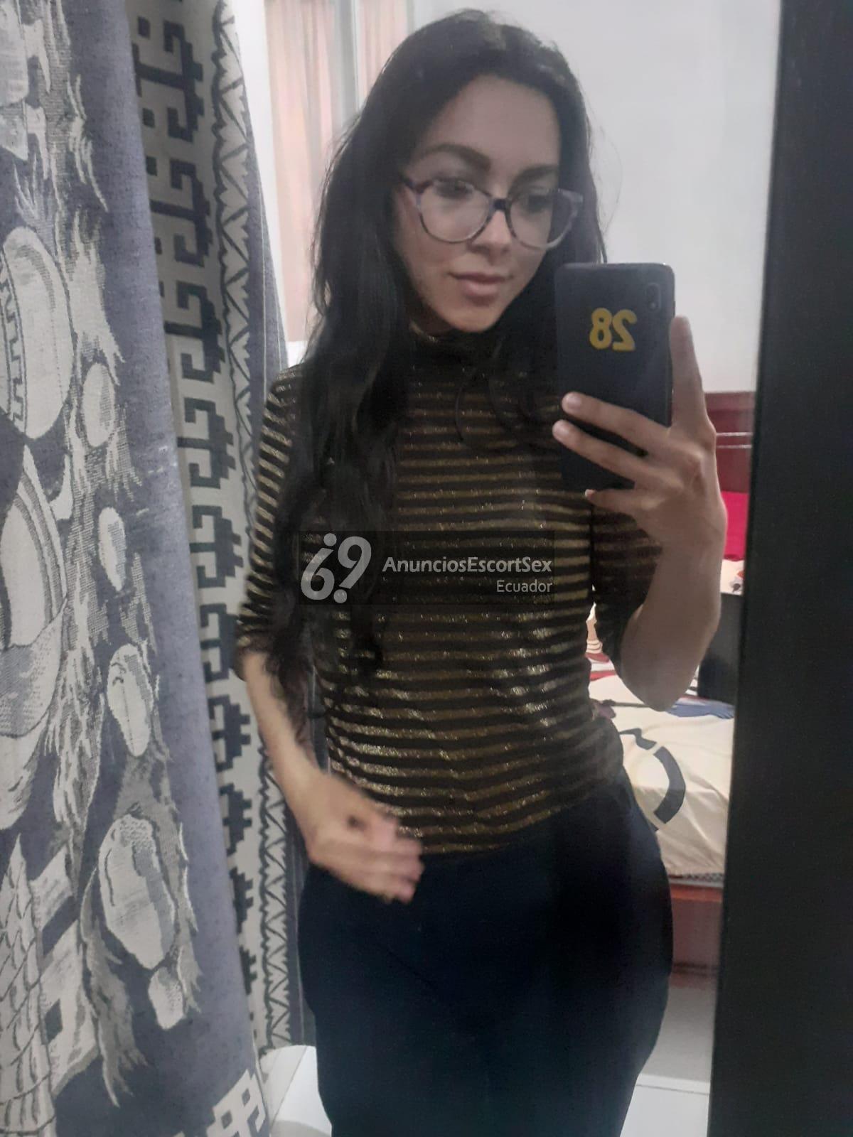 LINDA Y NOVATA