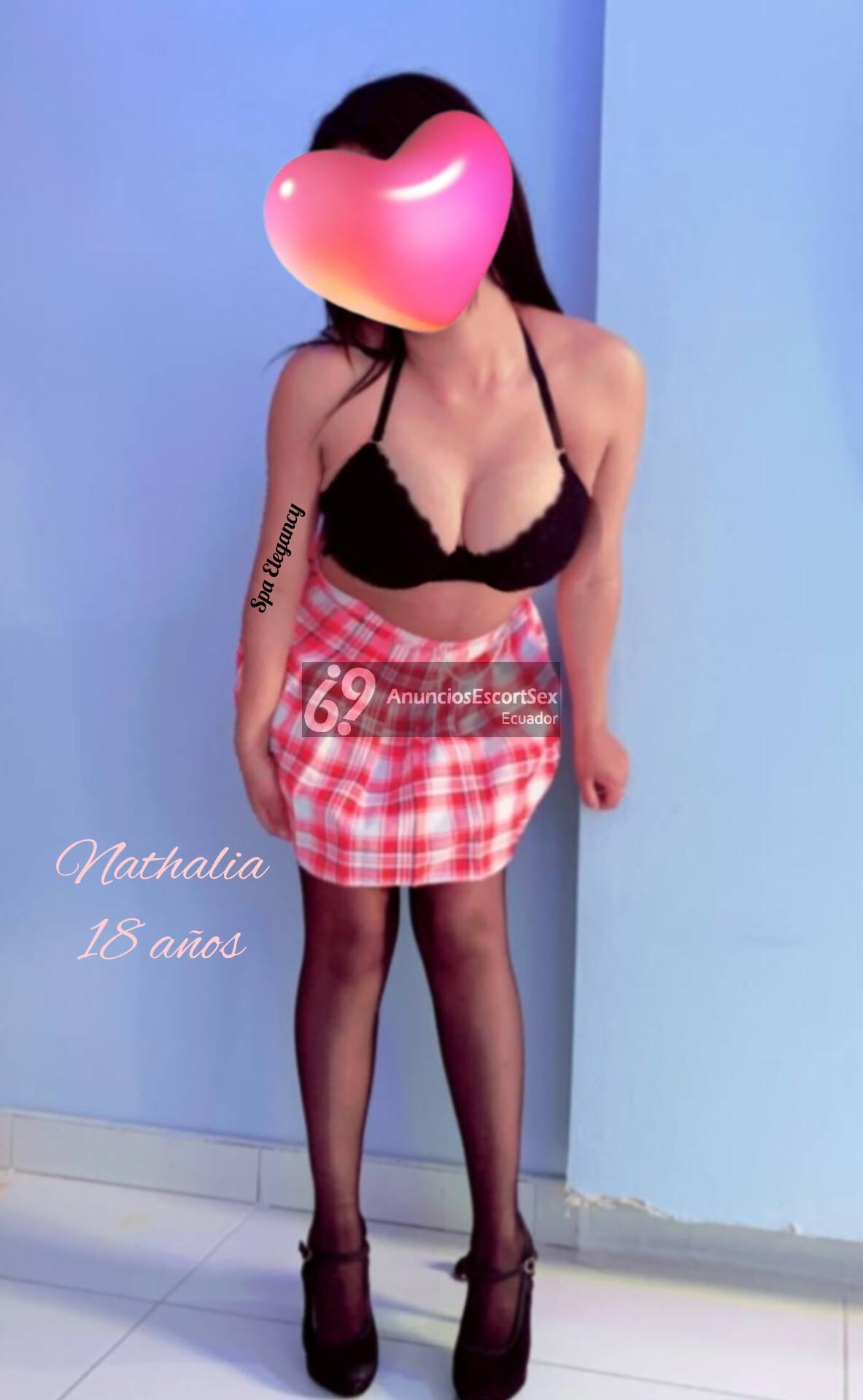 Linda colegiala de 18 disponible quito norte con sitio y a domicilio
