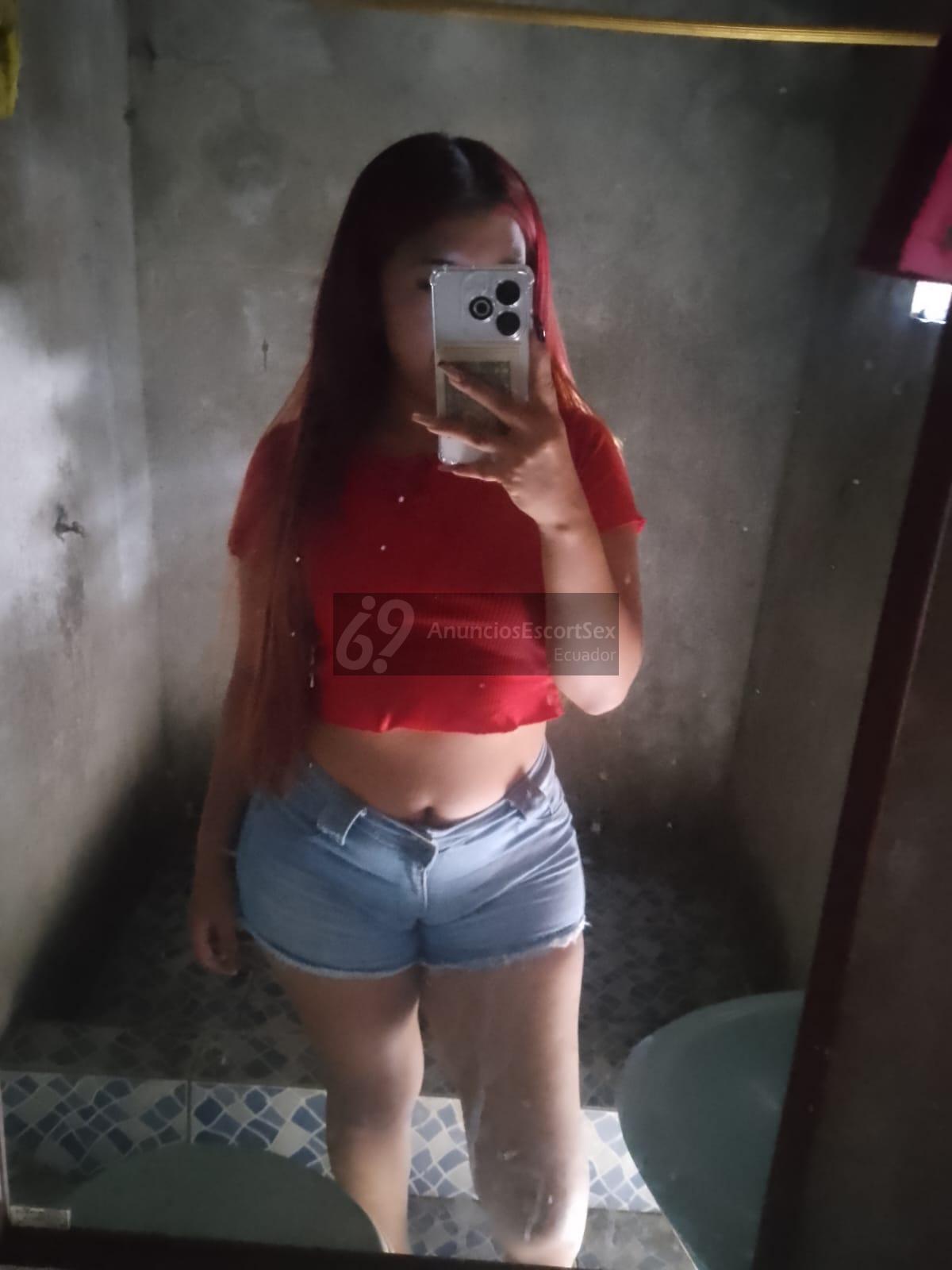 Pequeña escort nalgona disponible en Guayaquil