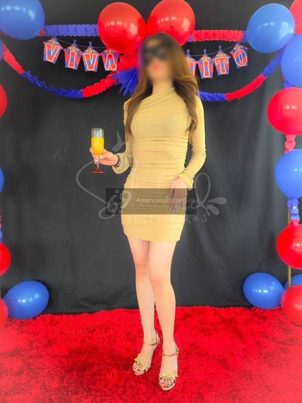 SOLEDAD Ardiente nena delgada como cariñosa