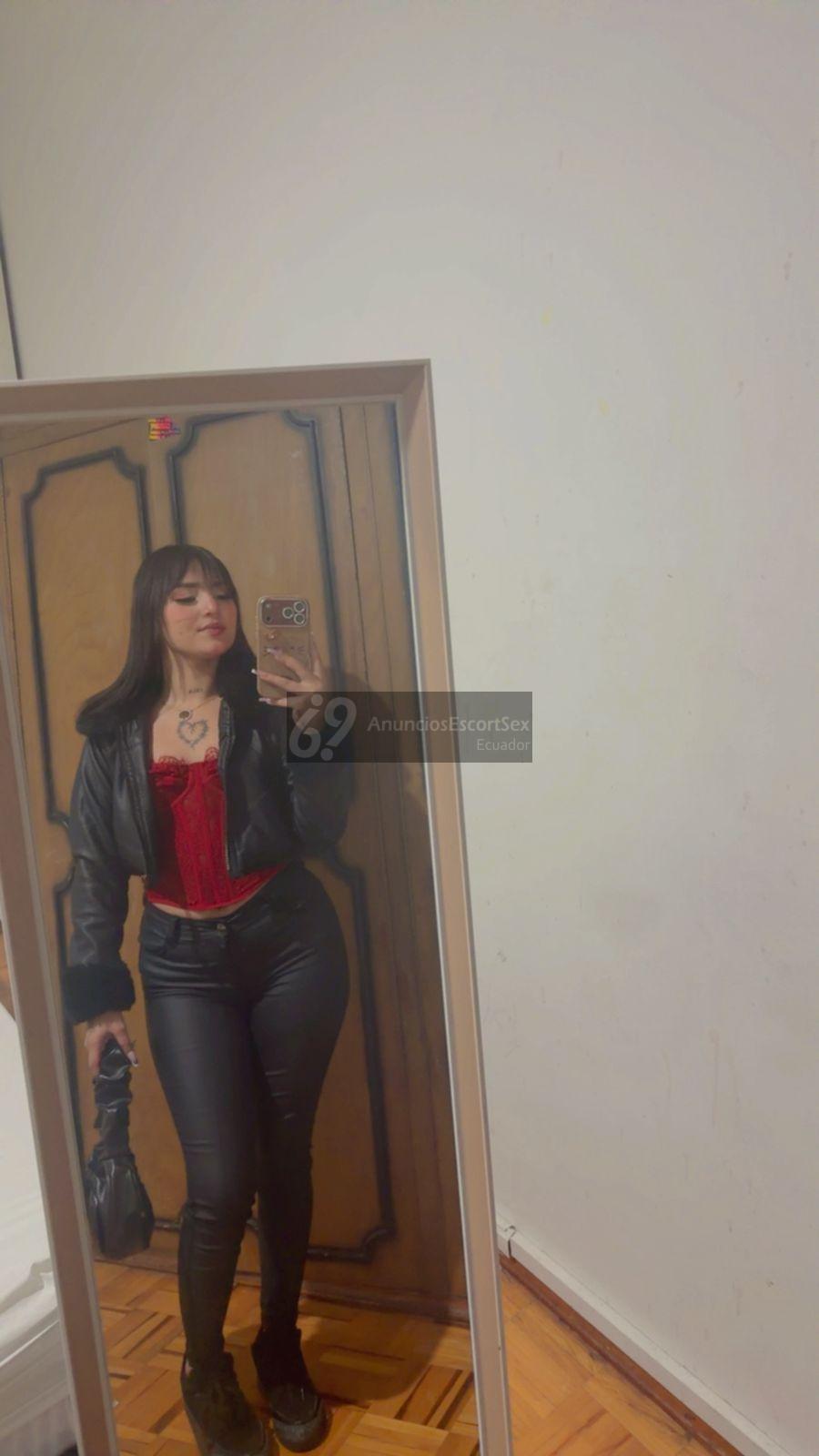 Yuri linda colombiana atrevida y complaciente