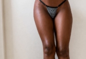 Negrita flaquita cariñosa y muy caliente