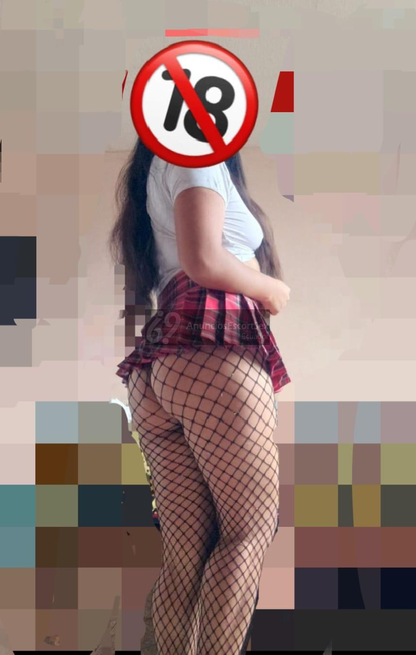 Sara una chica complaciente